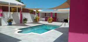 Huurwoning Sunset Heights met zwembad