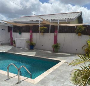 Huurwoning Sunset Heights met zwembad