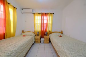 Huurwoning Sunset Heights met zwembad