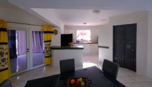 Huurwoning Sunset Heights met zwembad