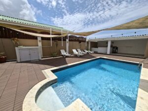 Huurwoning Sunset Heights met zwembad