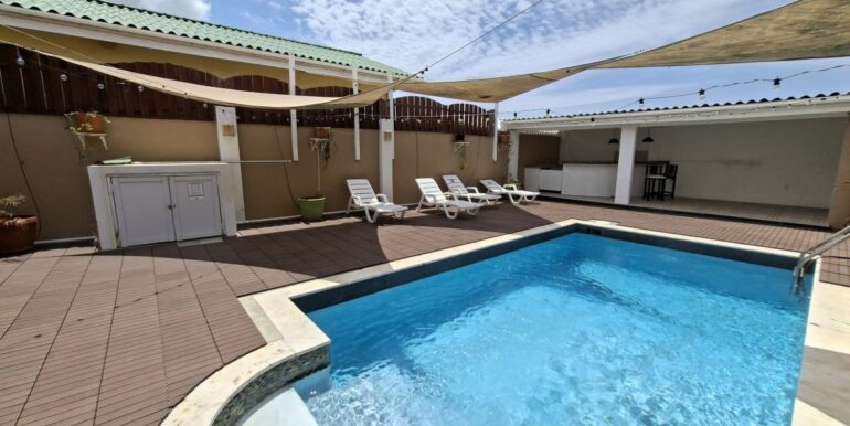 Huurwoning Sunset Heights met zwembad