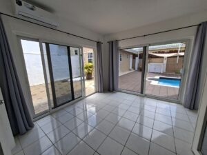 Huurwoning Sunset Heights met zwembad