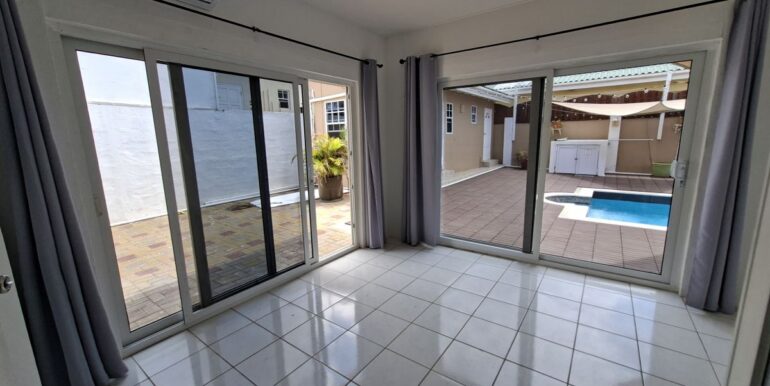 Huurwoning Sunset Heights met zwembad