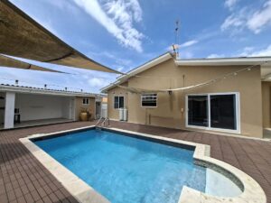 Huurwoning Sunset Heights met zwembad