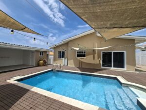 Huurwoning Sunset Heights met zwembad