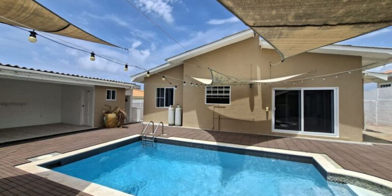 Huurwoning Sunset Heights met zwembad