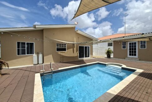 Huurwoning Sunset Heights met zwembad