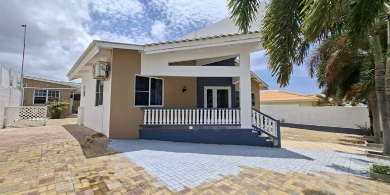 Huurwoning Sunset Heights met zwembad