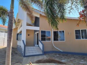 Huurwoning Sunset Heights met zwembad
