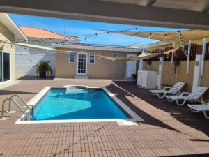 Huurwoning Sunset Heights met zwembad