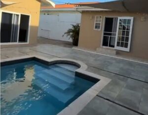 Huurwoning Sunset Heights met zwembad