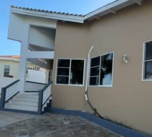 Huurwoning Sunset Heights met zwembad